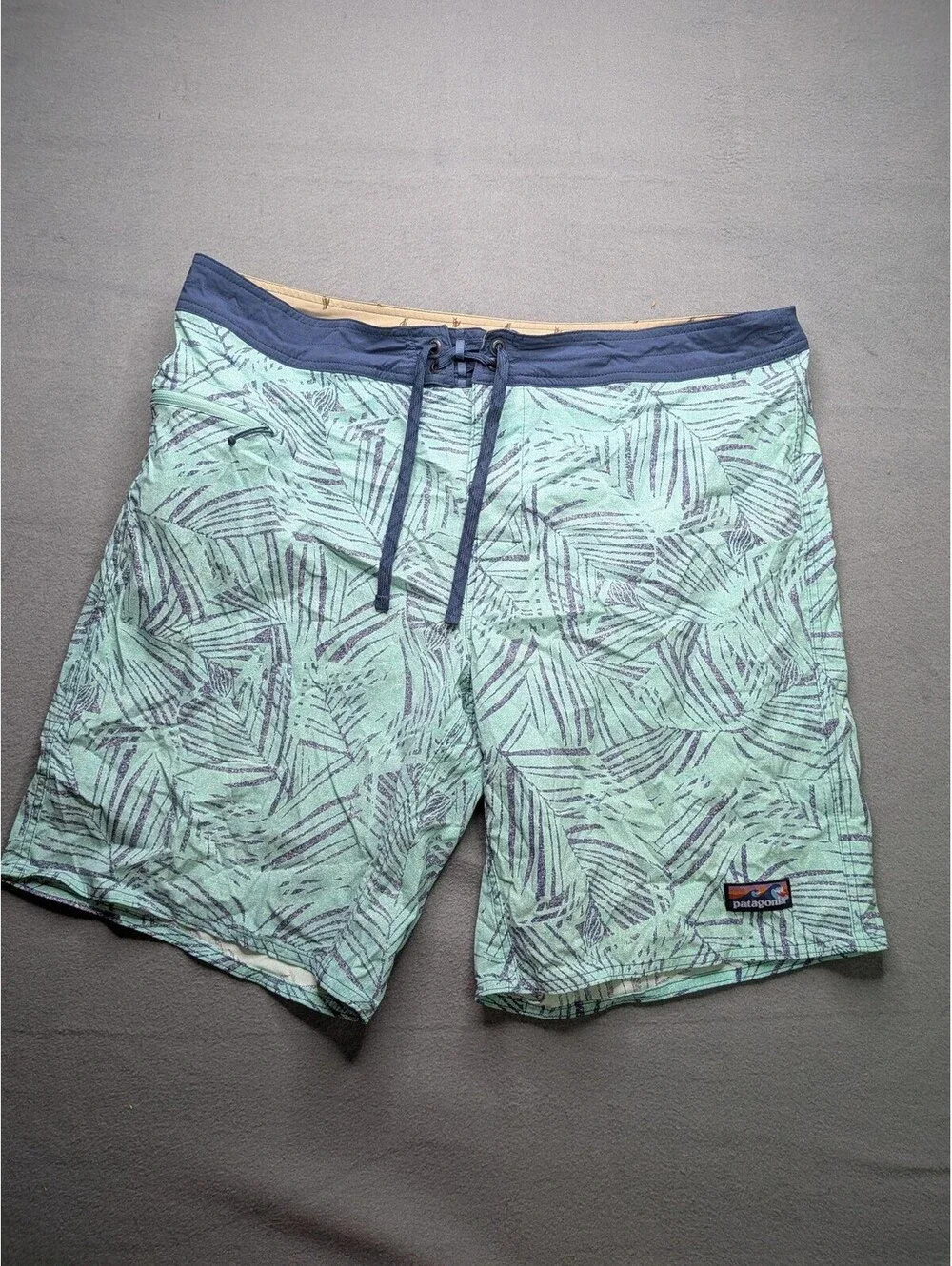 Patagonia Swim Shorts Mens 40 Green Leaf Print Board Shorts Zip Pocket Quick Dry